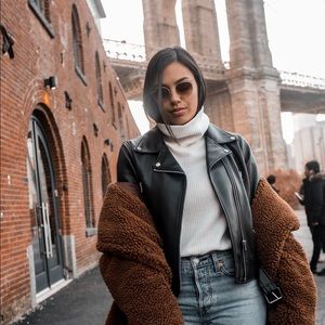 Meet your Posher, Olivia